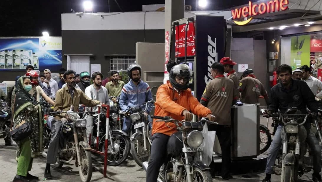 राजस्थान पेट्रोल-डीजल खबर ,पेट्रोल पंप पर भीड़ ,फ्यूल शॉर्टेज अफवाह ,राजस्थान फ्यूल स्टॉक ,पैनिक बाइंग न्यूज ,ईंधन सप्लाई अपडेट 