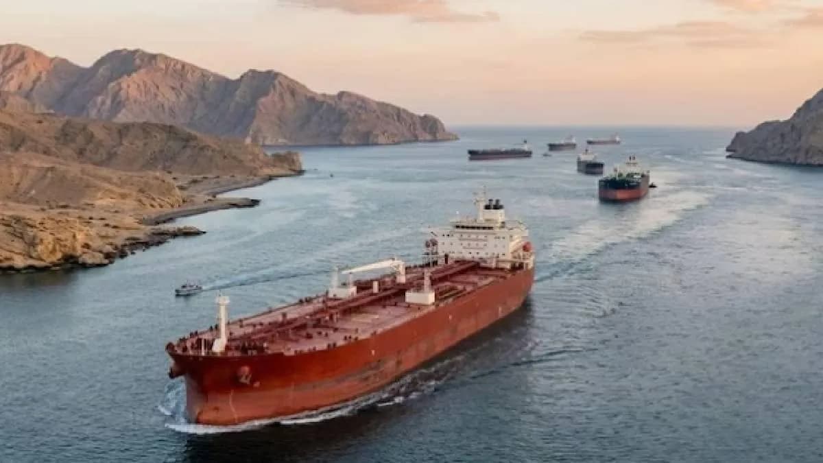 “Pakistani ships intercepted in Strait of Hormuz, increasing risk of US-Iran war – Indian ships depart safely!”