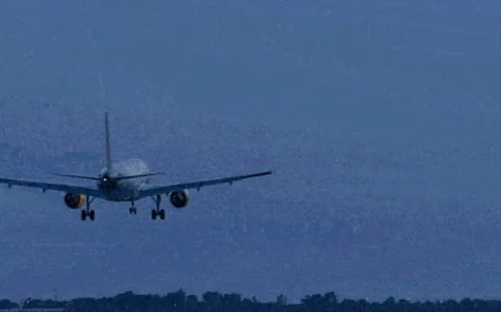 इंडिगो ,फ्लाइटहंगामा ,आईपीएसपंकजचौधरी ,सीआईएसएफ ,गुवाहाटीदिल्लीफ्लाइट ,हवाईसुरक्षा ,यात्रीसुरक्षा ,हवाईजहाजघटना ,नशेवालेयुवक