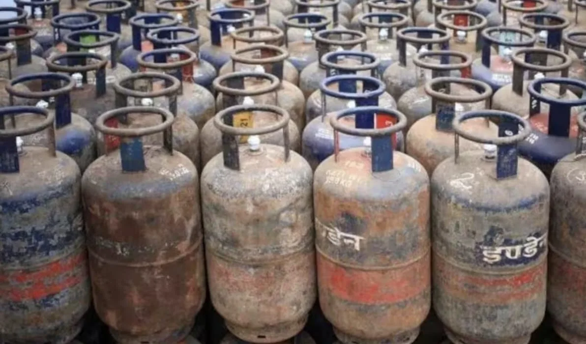 कॉमर्शियल LPG सिलेंडर ,LPG Price Hike ,गैस सिलेंडर महंगा ,होटल-रेस्टोरेंट खर्च