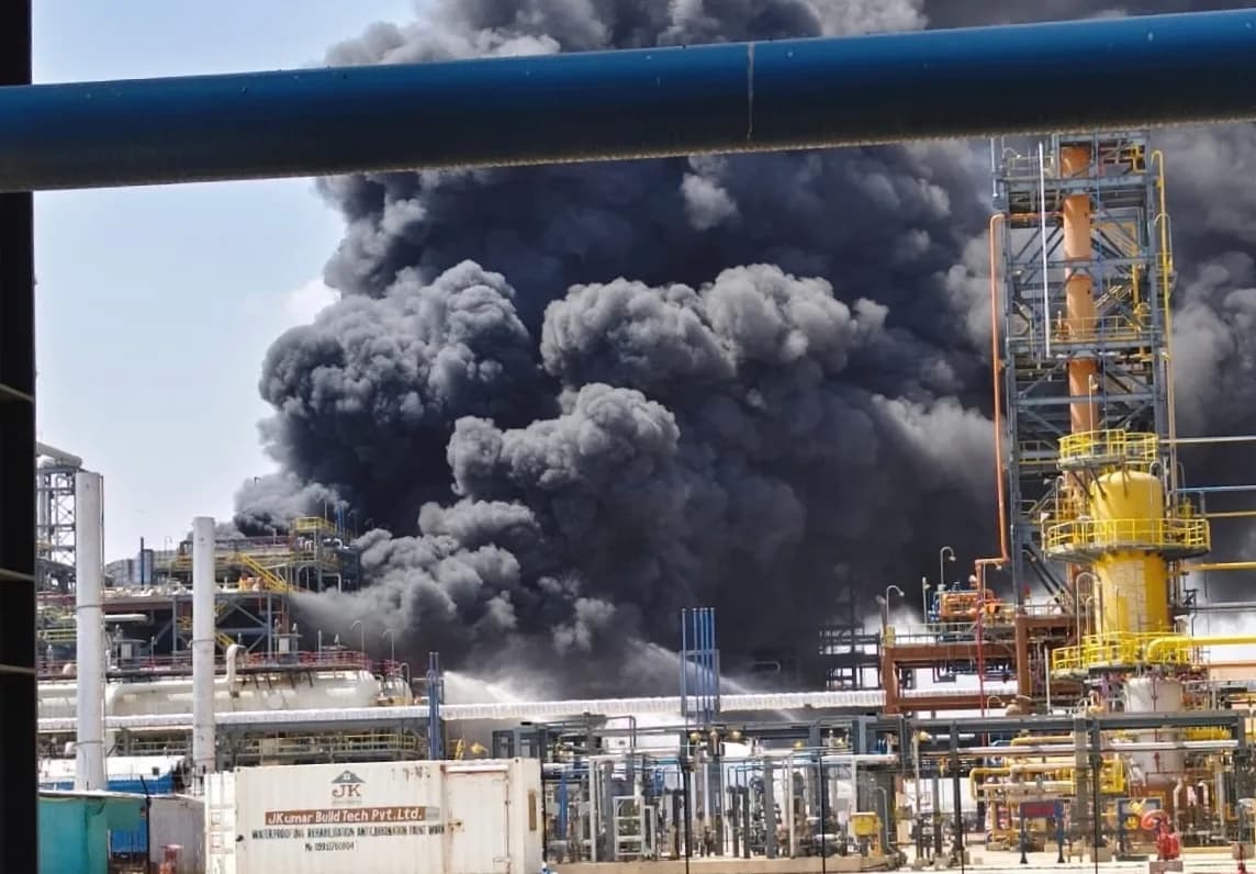 पचपदरा रिफाइनरी ,बालोतरा खबर ,रिफाइनरी में आग ,CDU यूनिट आग ,राजस्थान न्यूज ,बाड़मेर घटना ,पीएम मोदी दौरा ,इंडस्ट्रियल हादसा ,फायर ब्रिगेड एक्शन ,सुरक्षा अलर्ट