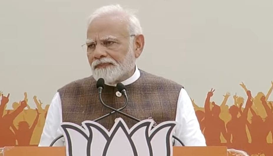 पीएम मोदी ने बीजेपी हेडकॉर्टर में महिला आरक्षण बिल को लेकर महिलाओं को दी शुभकामनाएं