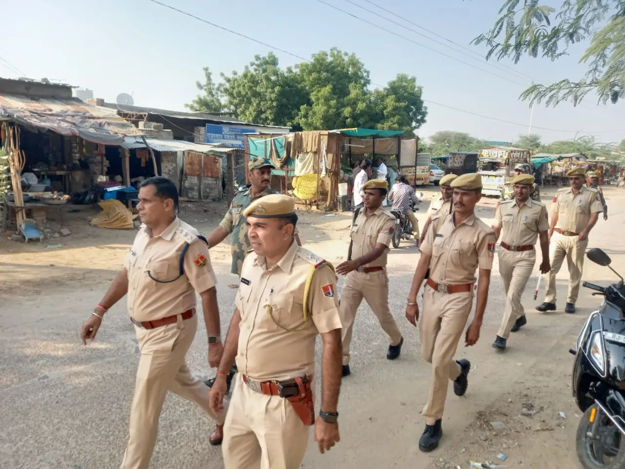 भणियाणा (जैसलमेर) पुलिस व बीएसएफ का सयुक्त रूप से फ्लेगमार्च