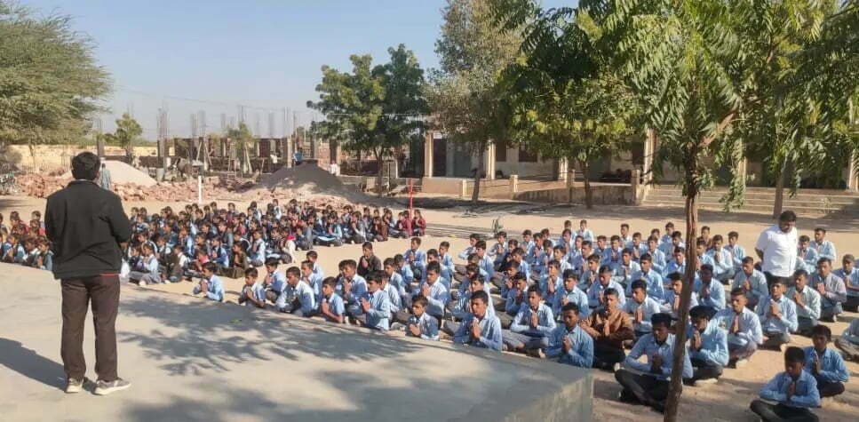 सरकार के इतनी शिक्षक भर्ती निकालने के बावजूद भी शिक्षक पद हैं रिक्त