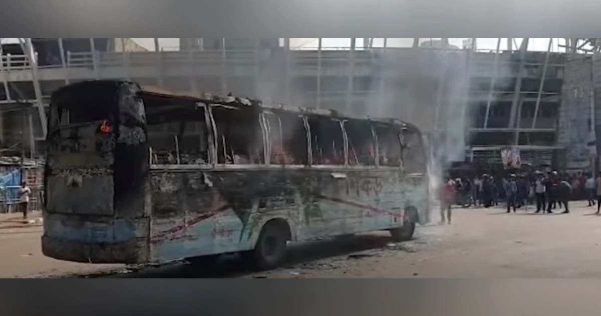 Bangladesh: शेख हसीना सरकार ने सड़क पर उतारी आर्मी, यहाँ जानें क्यों जल रहा है बांग्लादेश