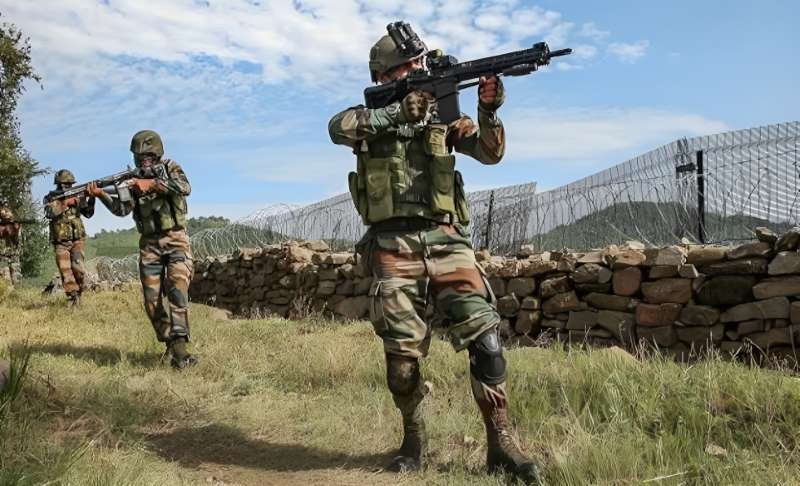 भारतीय सेना की खुफिया यूनिट ने राजस्थान के पोकरण में बरामद की सेना की 80 नई यूनिफॉर्म, चार लोग गिरफ्