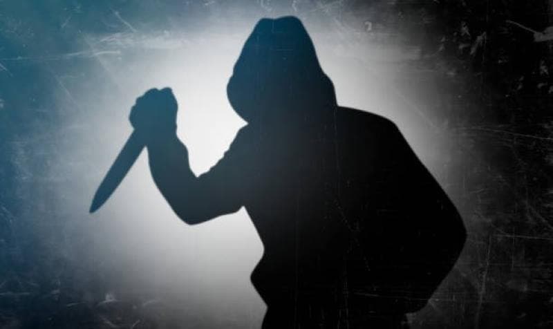 खून से सना चाकू लेकर पुलिस स्टेशन पहुंचा नाबालिग, बोल- कुछ देर पहले मैंने किया है खून