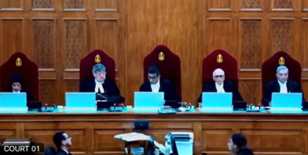 सुप्रीम कोर्ट ने समलैंगिक विवाह को वैध मानने से किया इनकार, कहा समलैंगिक जोड़ों को साथ रहने का अधिकार