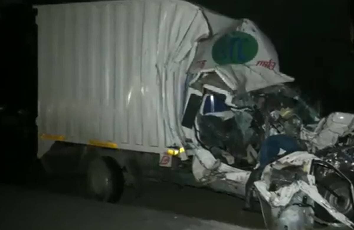 दिल्ली-जयपुर हाईवे पर तेल टेंकर की कार-पिकअप के साथ भिड़ंत में 4 की मौत