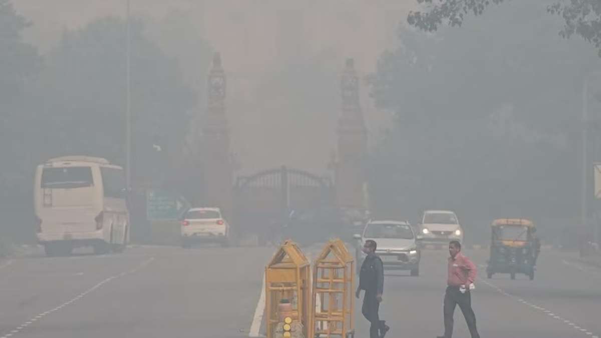 Delhi Pollution: रोज 10 सिगरेट पीने को मजबूर दिल्ली की जनता, जहरीली होती जा रही है दिल्ली-NCR की हवा
