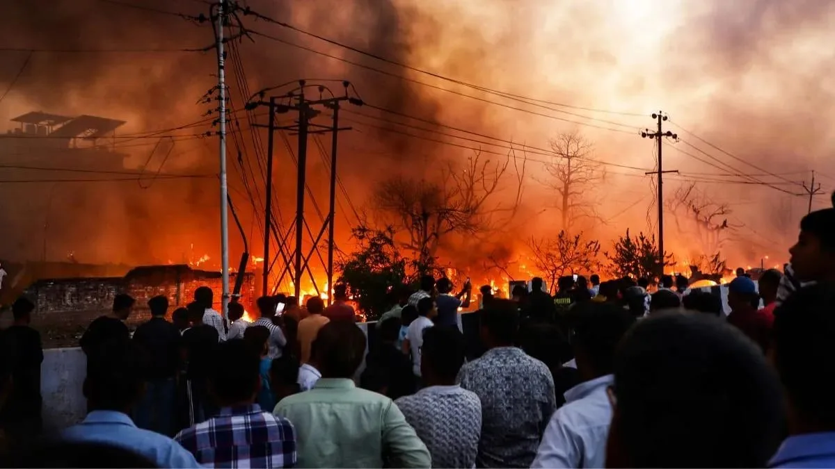 लखनऊ आग, विकासनगर हादसा, भीषण आग, झोपड़ियां जली, 2 बच्चों की मौत, 250 परिवार बेघर