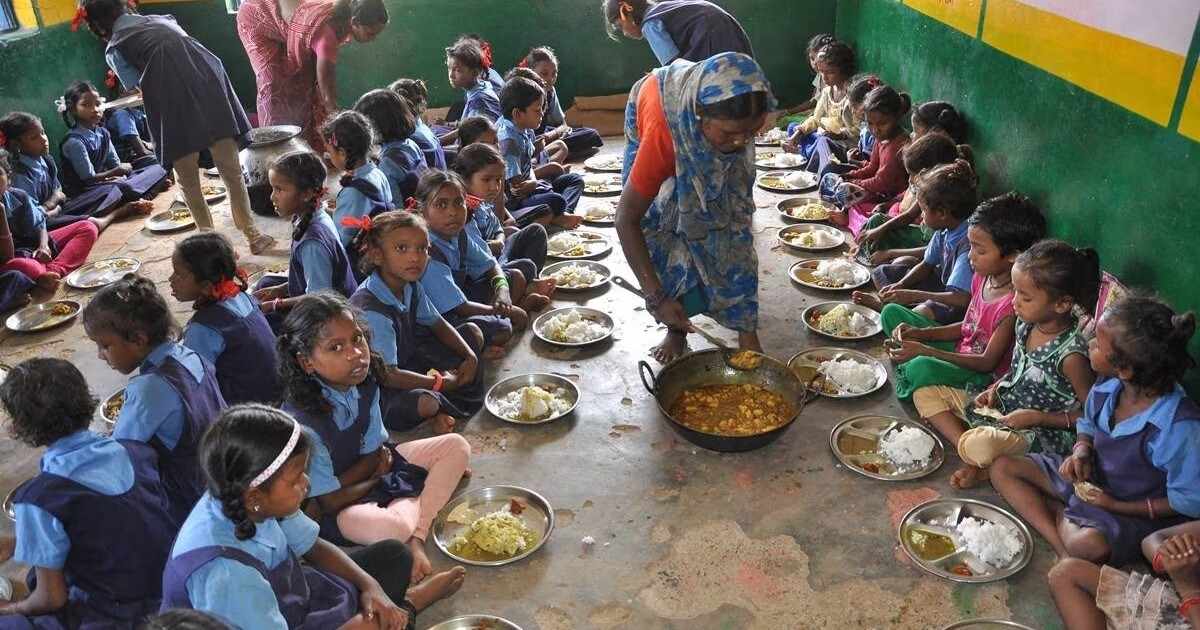 Mumbai: BMC संचालित स्कूल में मिड-डे मील खाने से 16 बच्चे खाद्य विषाक्तता के शिकार