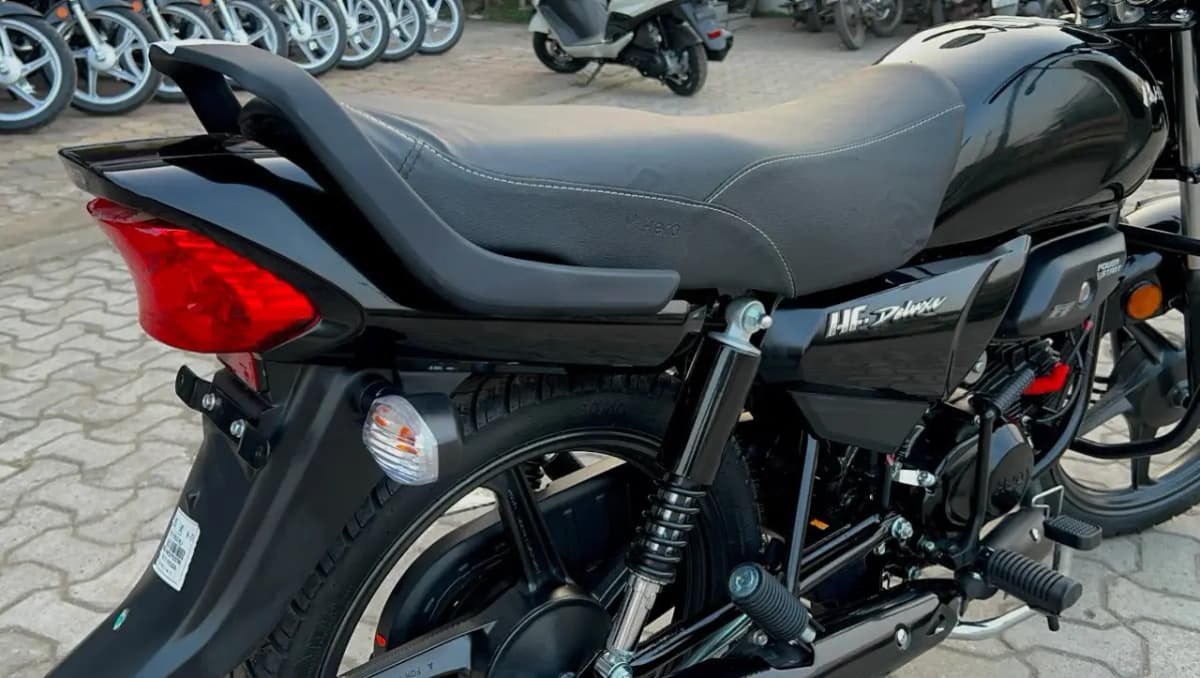 मात्र 19,800 रूपए में Hero HF Deluxe, देखते ही आ जाएगी पसंद, जानें तगड़े फीचर्स और माइलेज के बारें म